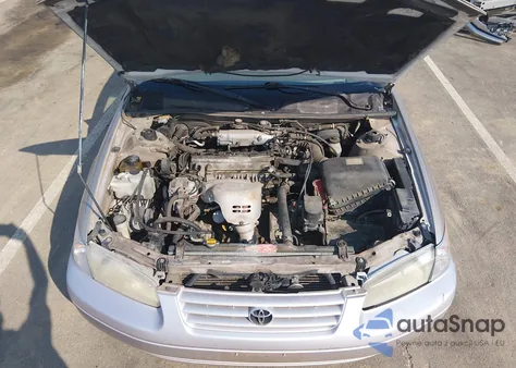 1999 Toyota Camry Le z USA, uszkodzony, nr VIN 4T1BG22K4XU593052